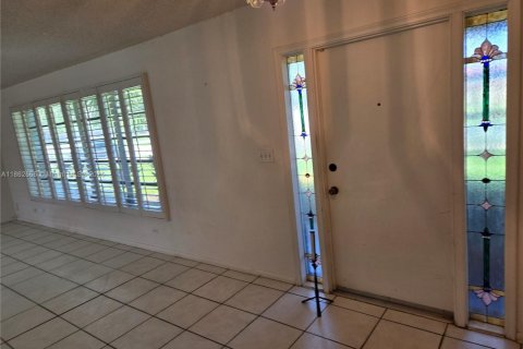 House in Plantation, Florida 4 bedrooms, 187.38 sq.m. № 1891323 - photo 14