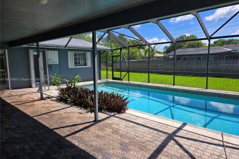 House in Plantation, Florida 4 bedrooms, 187.38 sq.m. № 1891323 - photo 21