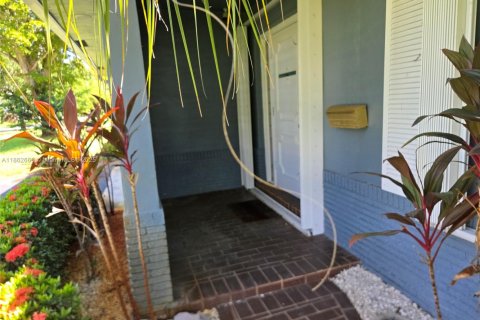 House in Plantation, Florida 4 bedrooms, 187.38 sq.m. № 1891323 - photo 12