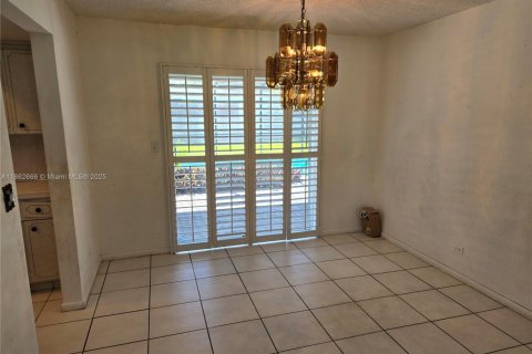 House in Plantation, Florida 4 bedrooms, 187.38 sq.m. № 1891323 - photo 16