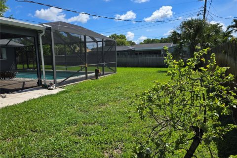 House in Plantation, Florida 4 bedrooms, 187.38 sq.m. № 1891323 - photo 22