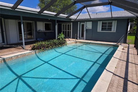 House in Plantation, Florida 4 bedrooms, 187.38 sq.m. № 1891323 - photo 25
