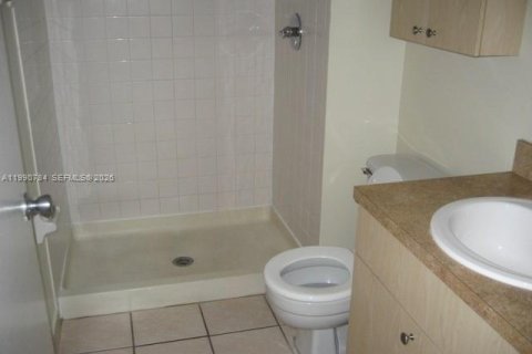 Condo in Miami, Florida, 2 bedrooms  № 2060819 - photo 7