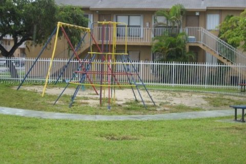 Condo in Miami, Florida, 2 bedrooms  № 2060819 - photo 13