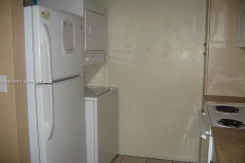 Condo in Miami, Florida, 2 bedrooms  № 2060819 - photo 6