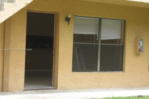 Condo in Miami, Florida, 2 bedrooms  № 2060819 - photo 8