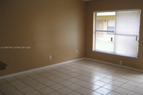 Condo in Miami, Florida, 2 bedrooms  № 2060819 - photo 5