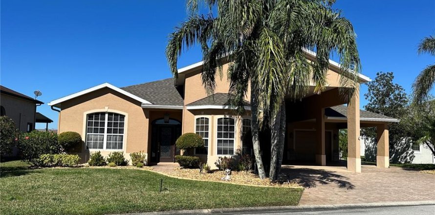 Villa ou maison à Polk City, Floride 3 chambres, 271.46 m2 № 2434867