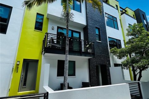Touwnhouse à Saint Petersburg, Floride 3 chambres, 183.2 m2 № 2316508