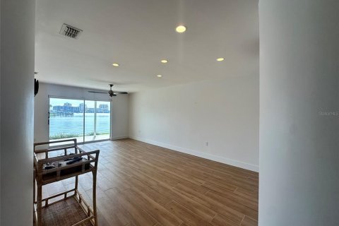 Condo in Clearwater, Florida, 2 bedrooms  № 2230175 - photo 9