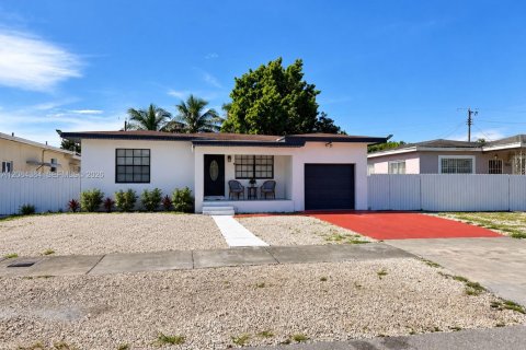 Villa ou maison à Miami, Floride 3 chambres, 137.12 m2 № 2351350
