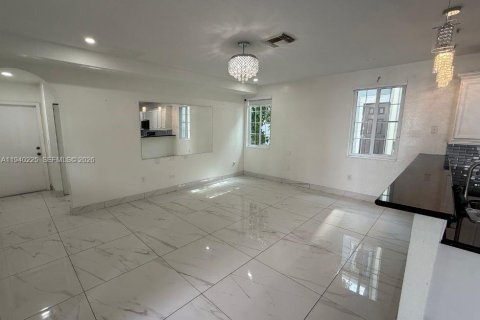Villa ou maison à louer à Homestead, Floride: 5 chambres, 260.03 m2 № 1997179 - photo 3