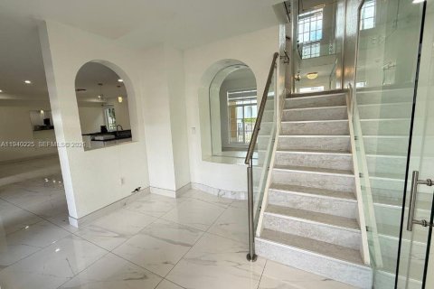 Villa ou maison à louer à Homestead, Floride: 5 chambres, 260.03 m2 № 1997179 - photo 8