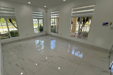 Villa ou maison à louer à Homestead, Floride: 5 chambres, 260.03 m2 № 1997179 - photo 7