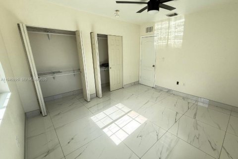 Villa ou maison à louer à Homestead, Floride: 5 chambres, 260.03 m2 № 1997179 - photo 19