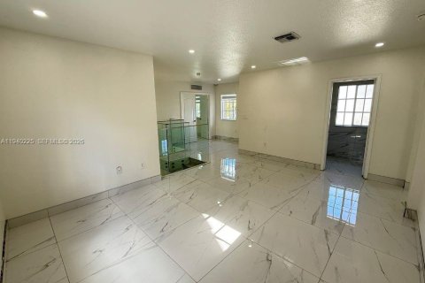 Villa ou maison à louer à Homestead, Floride: 5 chambres, 260.03 m2 № 1997179 - photo 10