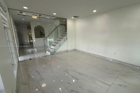 Villa ou maison à louer à Homestead, Floride: 5 chambres, 260.03 m2 № 1997179 - photo 6