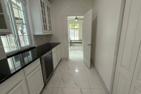 Villa ou maison à louer à Homestead, Floride: 5 chambres, 260.03 m2 № 1997179 - photo 5