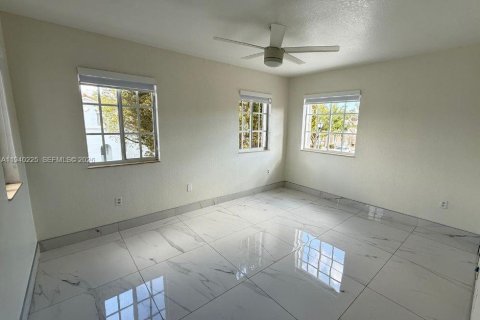 Villa ou maison à louer à Homestead, Floride: 5 chambres, 260.03 m2 № 1997179 - photo 18