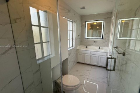 Villa ou maison à louer à Homestead, Floride: 5 chambres, 260.03 m2 № 1997179 - photo 17