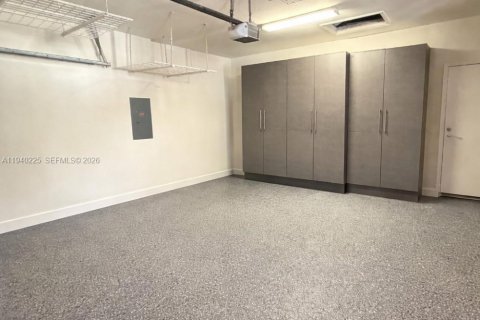 Villa ou maison à louer à Homestead, Floride: 5 chambres, 260.03 m2 № 1997179 - photo 27