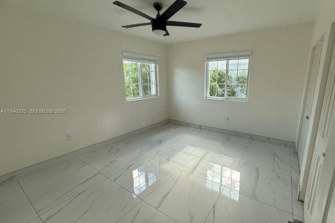 Villa ou maison à louer à Homestead, Floride: 5 chambres, 260.03 m2 № 1997179 - photo 20