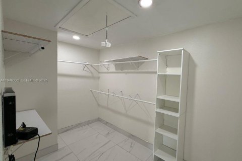 Villa ou maison à louer à Homestead, Floride: 5 chambres, 260.03 m2 № 1997179 - photo 12