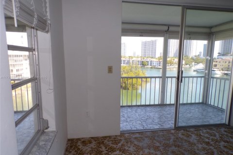 Condo in Aventura, Florida, 2 bedrooms  № 1764717 - photo 16