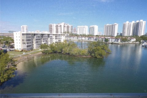 Condo in Aventura, Florida, 2 bedrooms  № 1764717 - photo 1