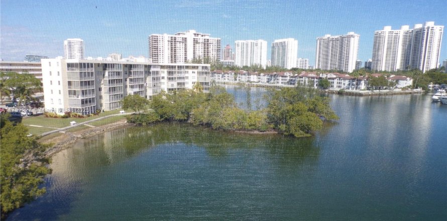 Condo in Aventura, Florida, 2 bedrooms  № 1764717