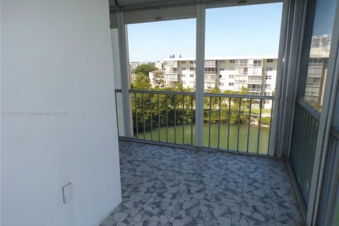 Condo in Aventura, Florida, 2 bedrooms  № 1764717 - photo 8