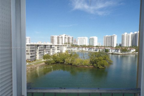 Condo in Aventura, Florida, 2 bedrooms  № 1764717 - photo 7