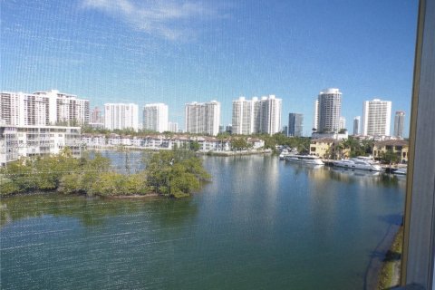 Condo in Aventura, Florida, 2 bedrooms  № 1764717 - photo 2