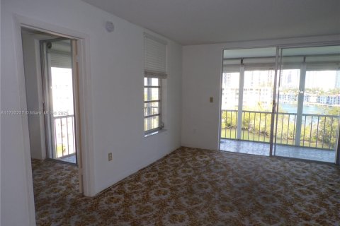 Condo in Aventura, Florida, 2 bedrooms  № 1764717 - photo 18