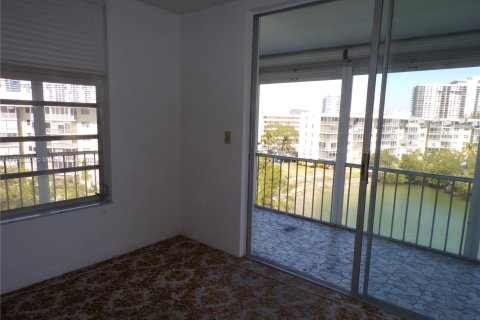 Condo in Aventura, Florida, 2 bedrooms  № 1764717 - photo 17