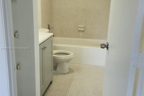 Condo in Lauderhill, Florida, 1 bedroom  № 2010717 - photo 6