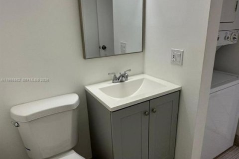 Condo in Lauderhill, Florida, 1 bedroom  № 2010717 - photo 26