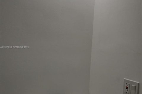 Condo in Lauderhill, Florida, 1 bedroom  № 2010717 - photo 5