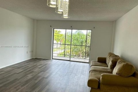 Condo in Lauderhill, Florida, 1 bedroom  № 2010717 - photo 13