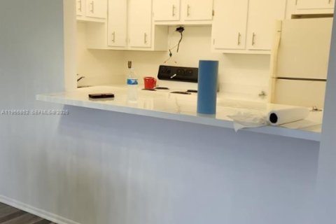 Condo in Lauderhill, Florida, 1 bedroom  № 2010717 - photo 11