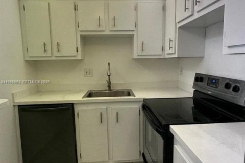 Condo in Lauderhill, Florida, 1 bedroom  № 2010717 - photo 27