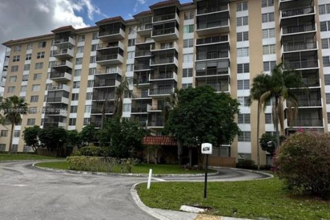 Condo in Lauderhill, Florida, 1 bedroom  № 2010717 - photo 29