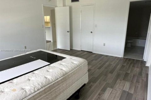 Condo in Lauderhill, Florida, 1 bedroom  № 2010717 - photo 19