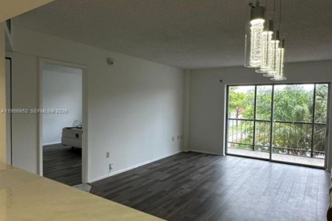 Condo in Lauderhill, Florida, 1 bedroom  № 2010717 - photo 28