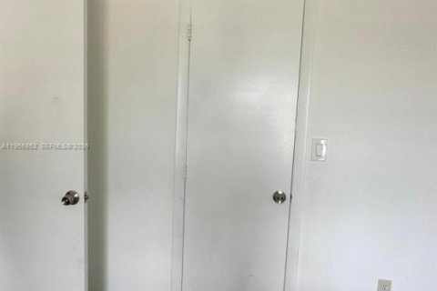 Condo in Lauderhill, Florida, 1 bedroom  № 2010717 - photo 23