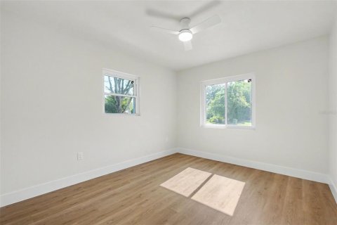 House in Tampa, Florida 4 bedrooms, 141.58 sq.m. № 2199634 - photo 29