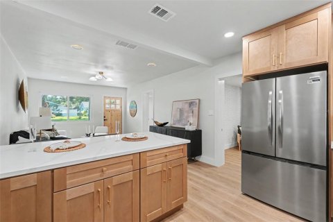 House in Tampa, Florida 4 bedrooms, 141.58 sq.m. № 2199634 - photo 9