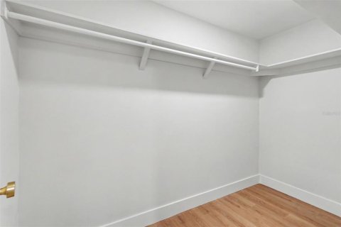 House in Tampa, Florida 4 bedrooms, 141.58 sq.m. № 2199634 - photo 26