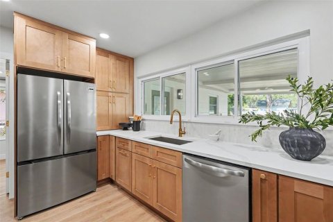House in Tampa, Florida 4 bedrooms, 141.58 sq.m. № 2199634 - photo 11