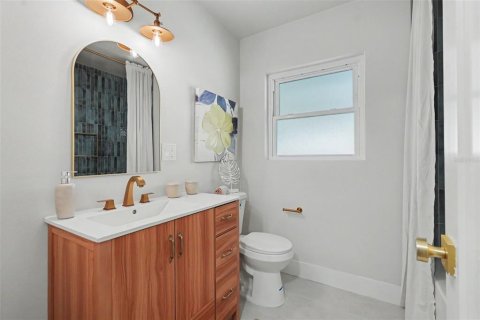 House in Tampa, Florida 4 bedrooms, 141.58 sq.m. № 2199634 - photo 16
